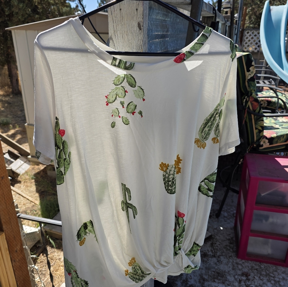 Cactus Patterned White Short Sleeve Tee